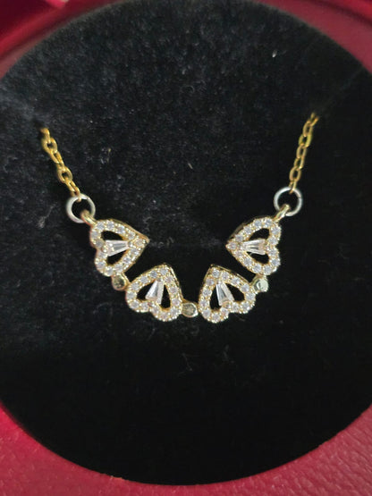 EMPAQUE BOLA ROJA Con collar de 4  corazones  ❤ para la buena suerte